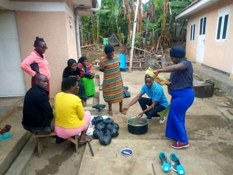 HESAI teaching the community about mushroom growing 